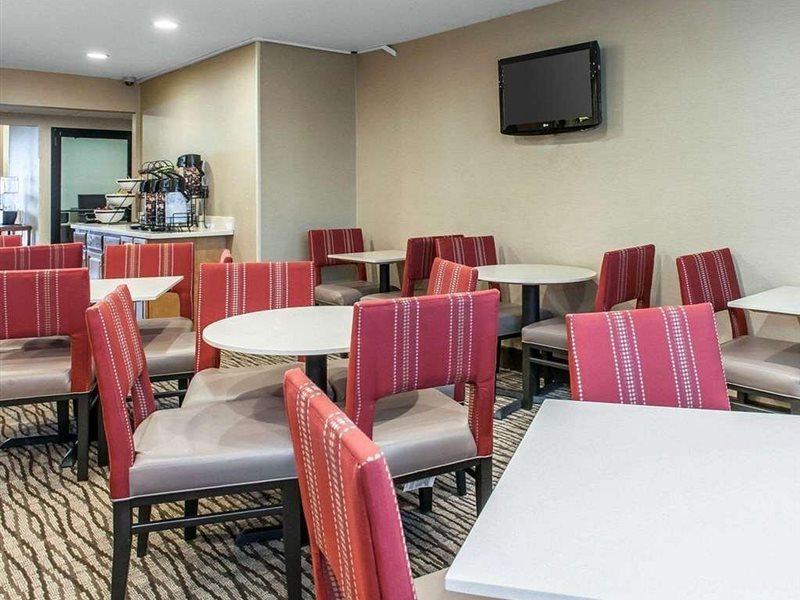 Comfort Inn & Suites Napoleon Экстерьер фото