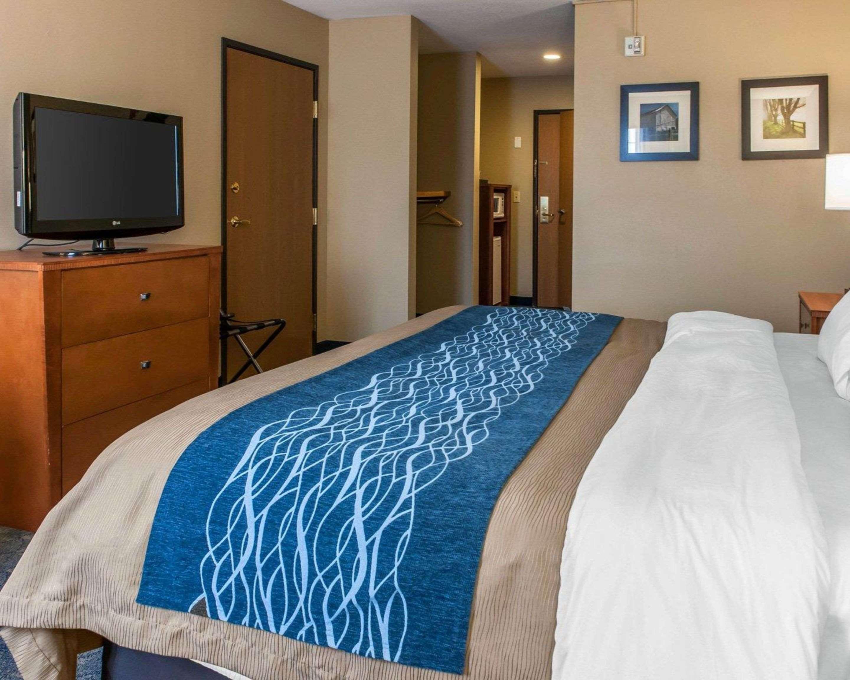 Comfort Inn & Suites Napoleon Экстерьер фото