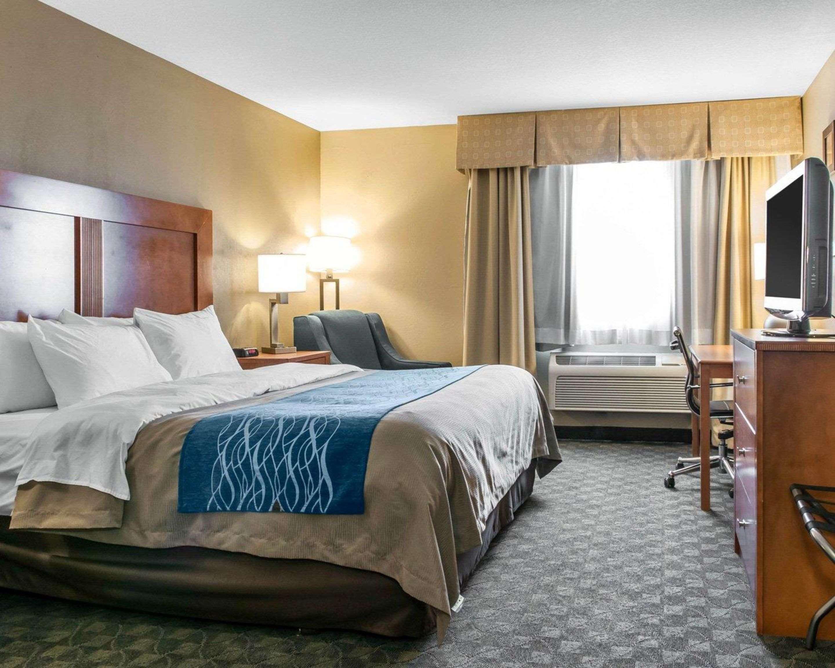 Comfort Inn & Suites Napoleon Экстерьер фото