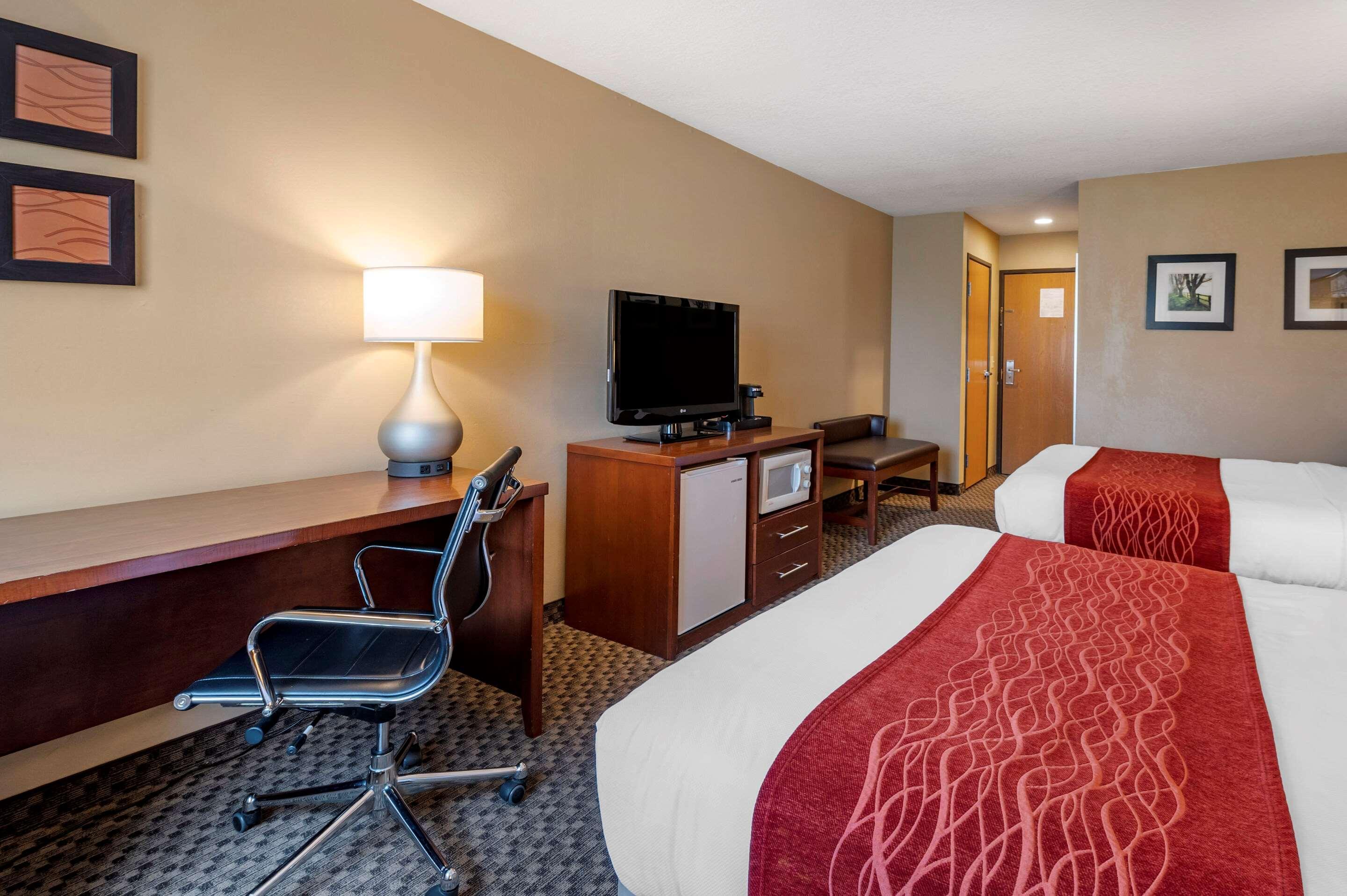 Comfort Inn & Suites Napoleon Экстерьер фото