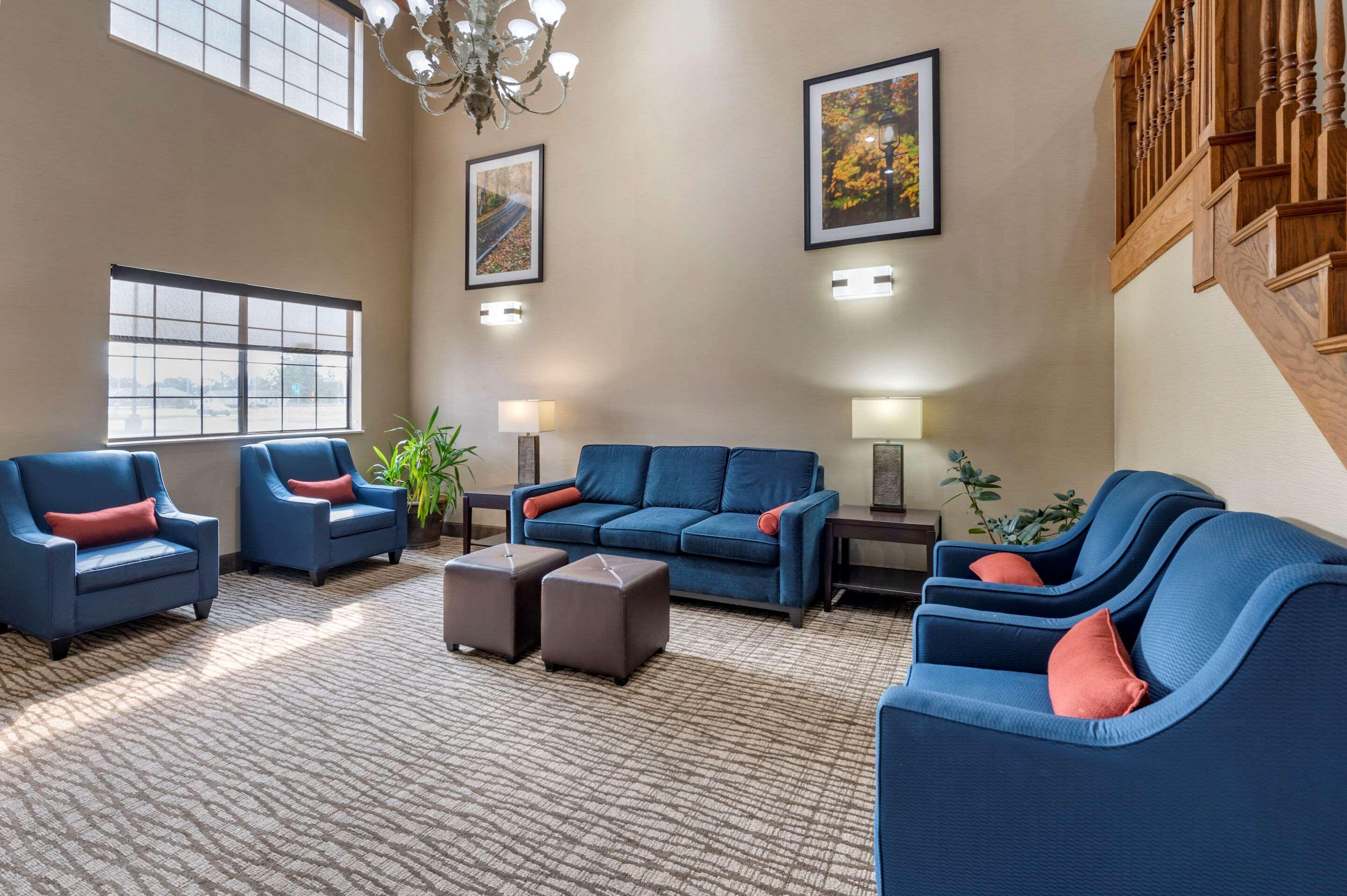 Comfort Inn & Suites Napoleon Экстерьер фото