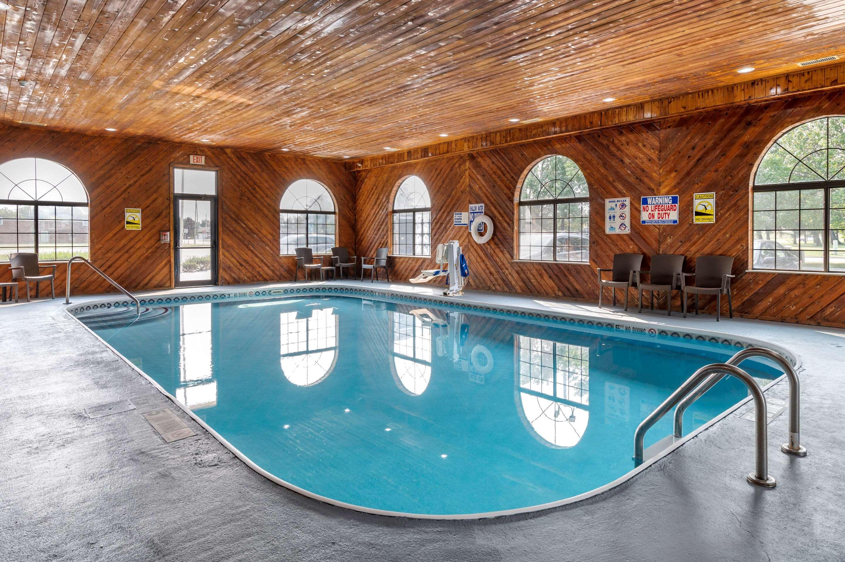 Comfort Inn & Suites Napoleon Экстерьер фото