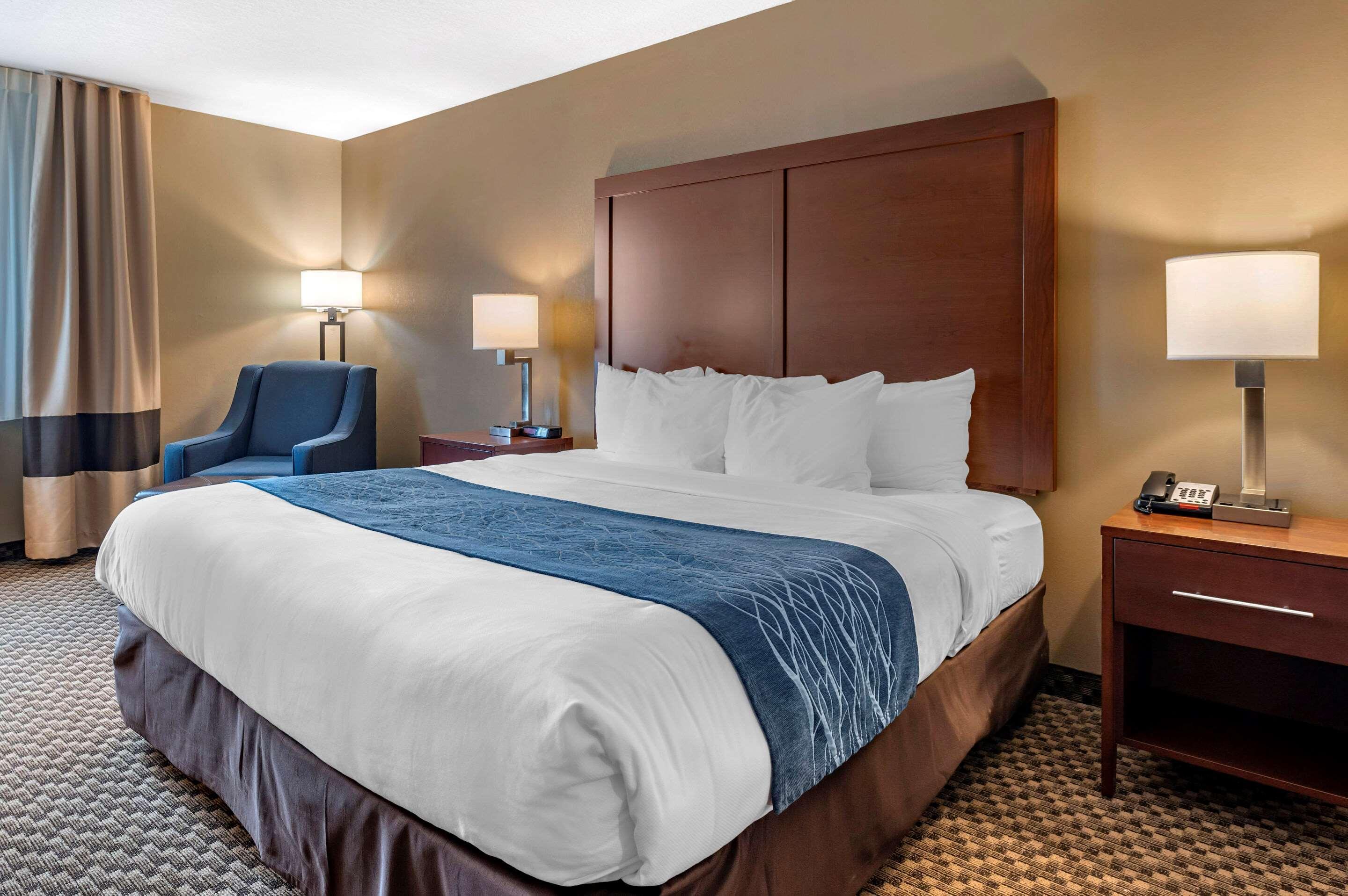 Comfort Inn & Suites Napoleon Экстерьер фото