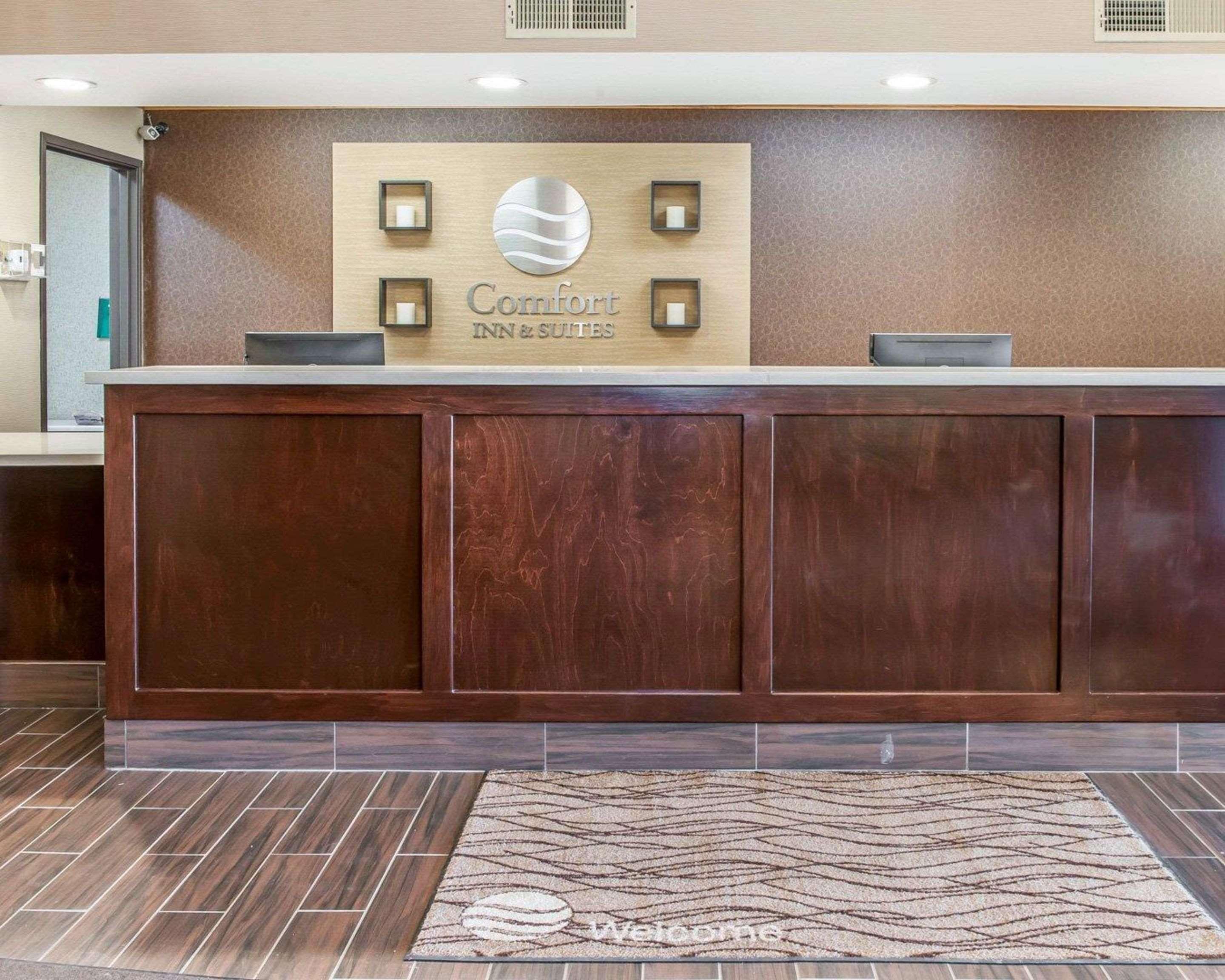 Comfort Inn & Suites Napoleon Экстерьер фото