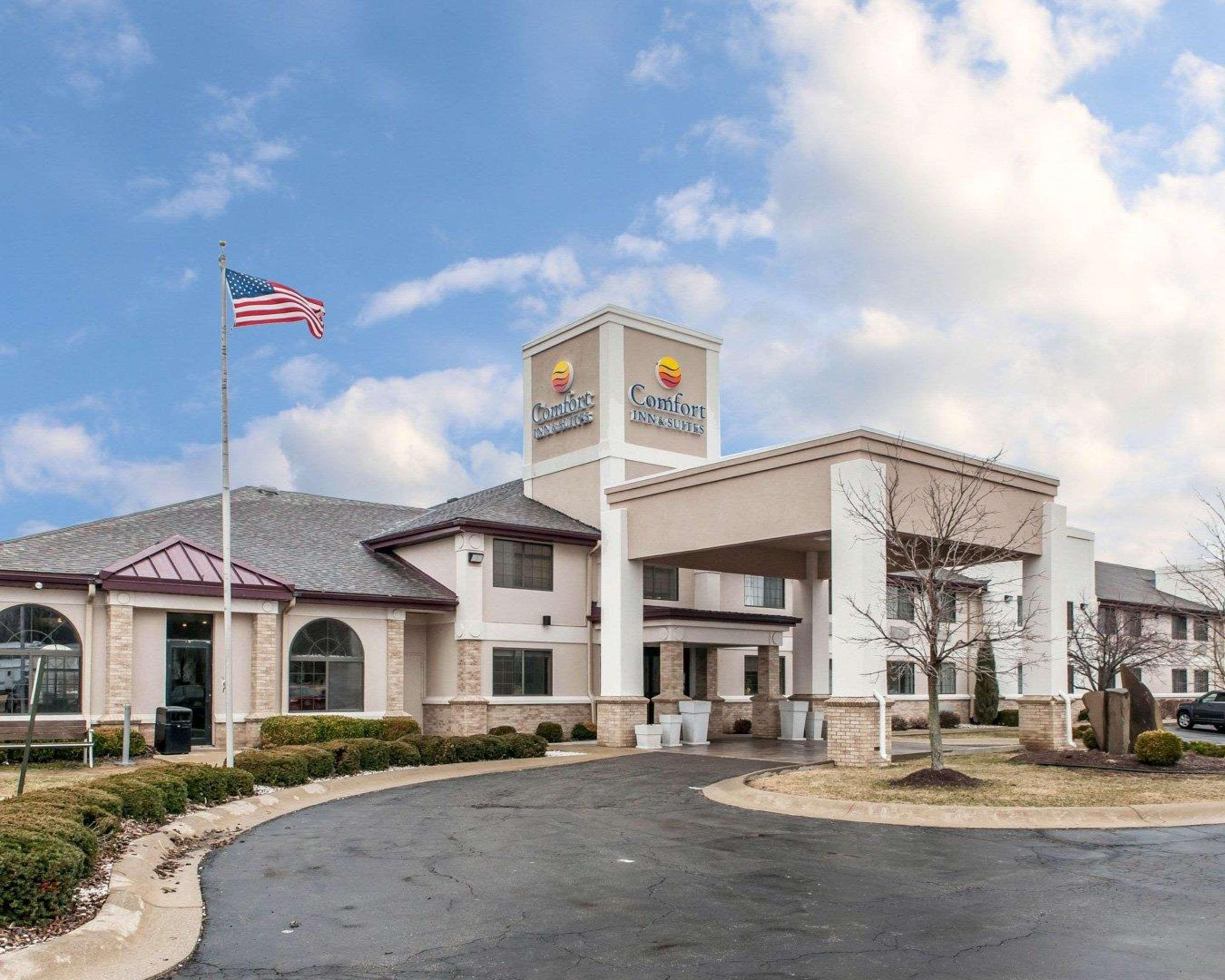 Comfort Inn & Suites Napoleon Экстерьер фото