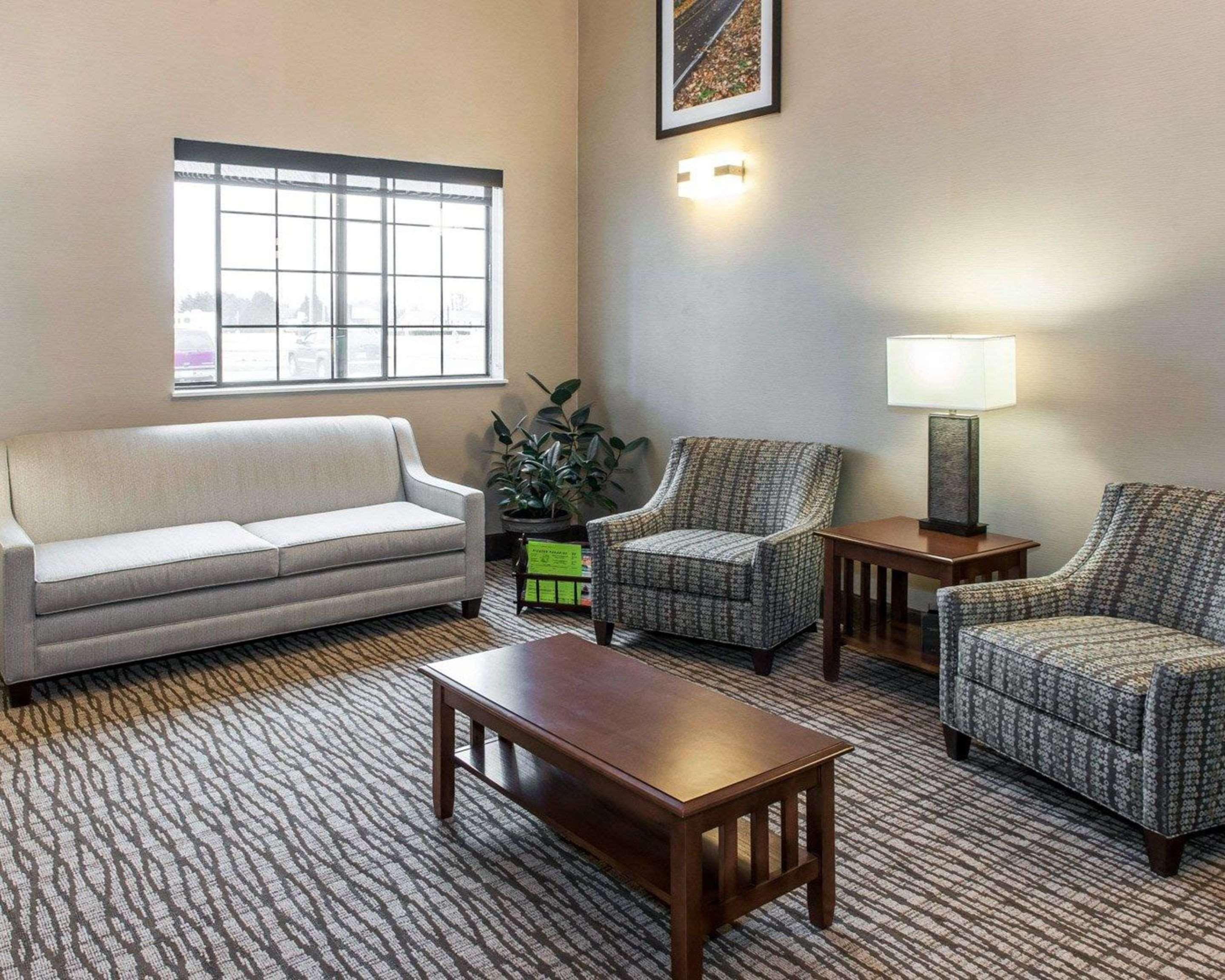 Comfort Inn & Suites Napoleon Экстерьер фото