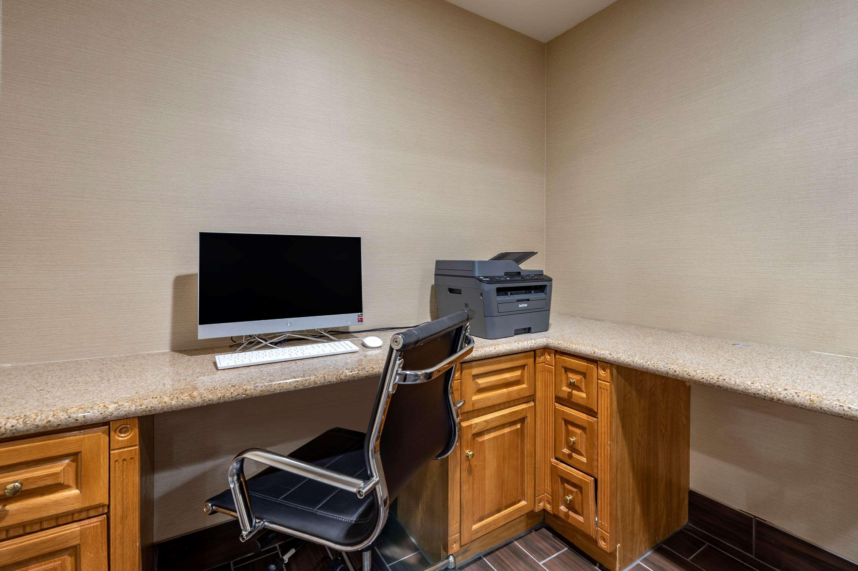 Comfort Inn & Suites Napoleon Экстерьер фото