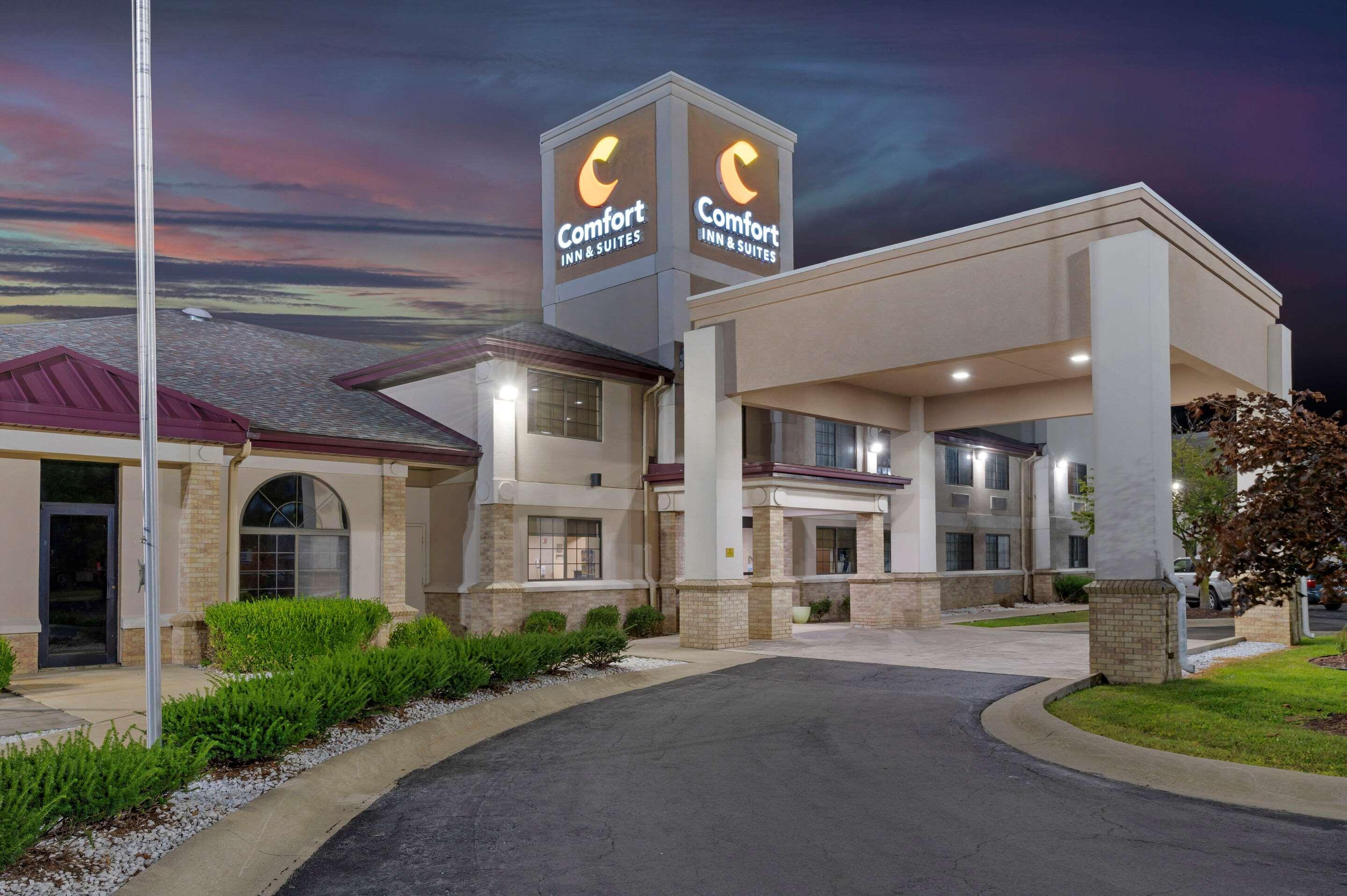 Comfort Inn & Suites Napoleon Экстерьер фото