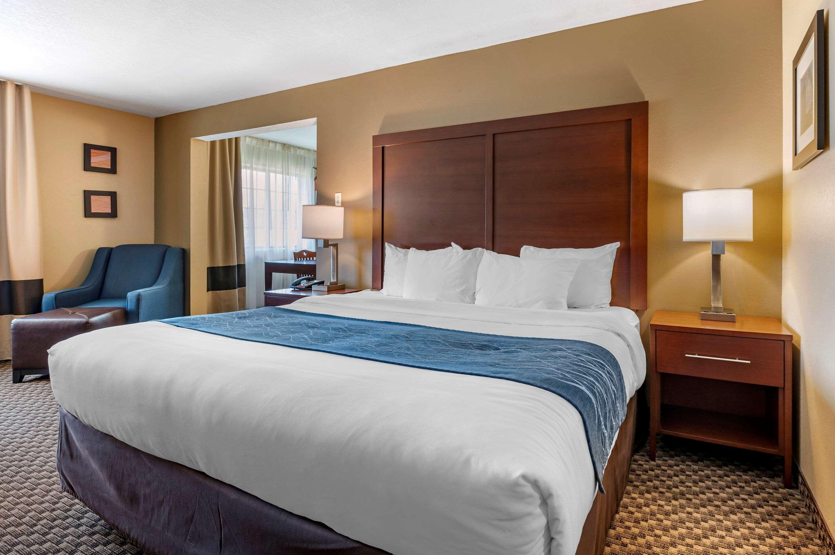 Comfort Inn & Suites Napoleon Экстерьер фото