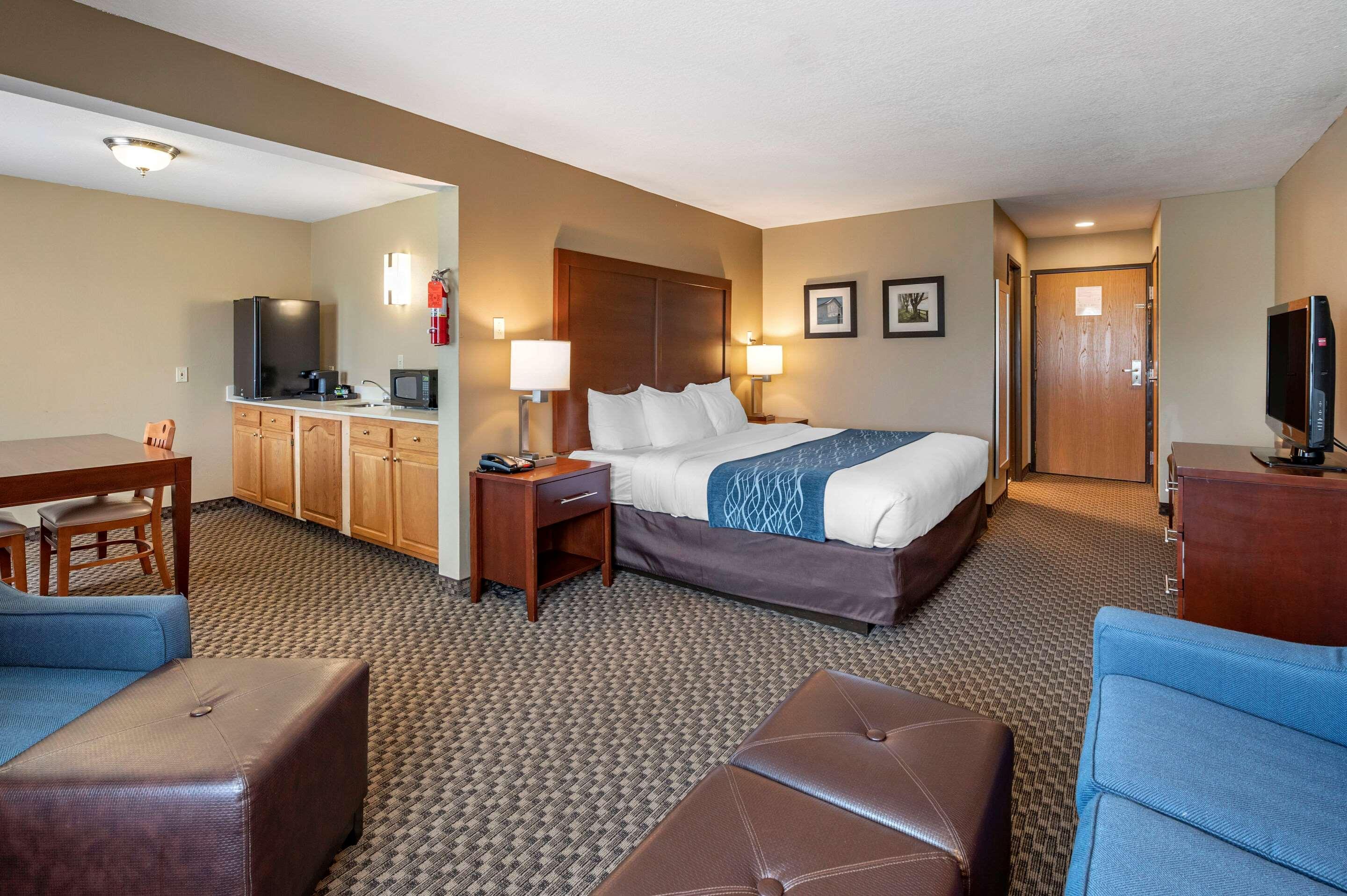 Comfort Inn & Suites Napoleon Экстерьер фото