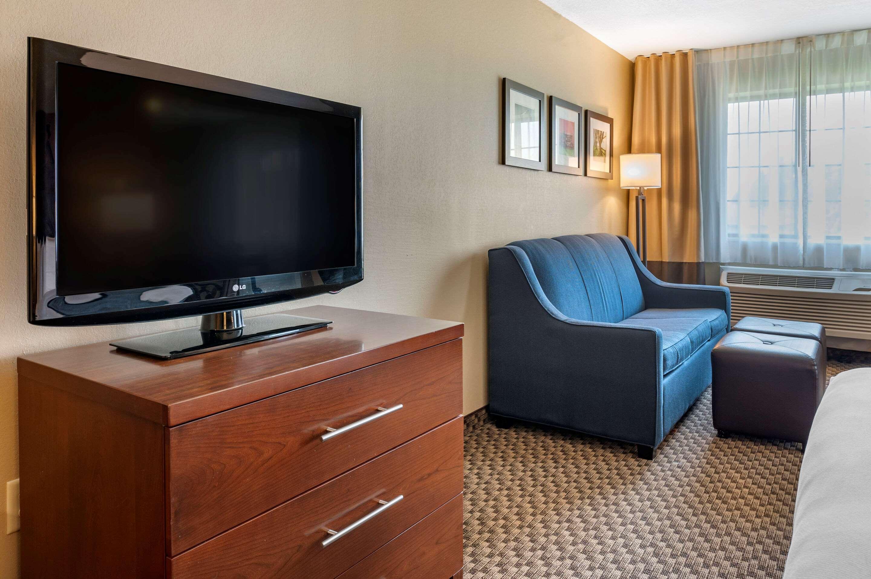 Comfort Inn & Suites Napoleon Экстерьер фото