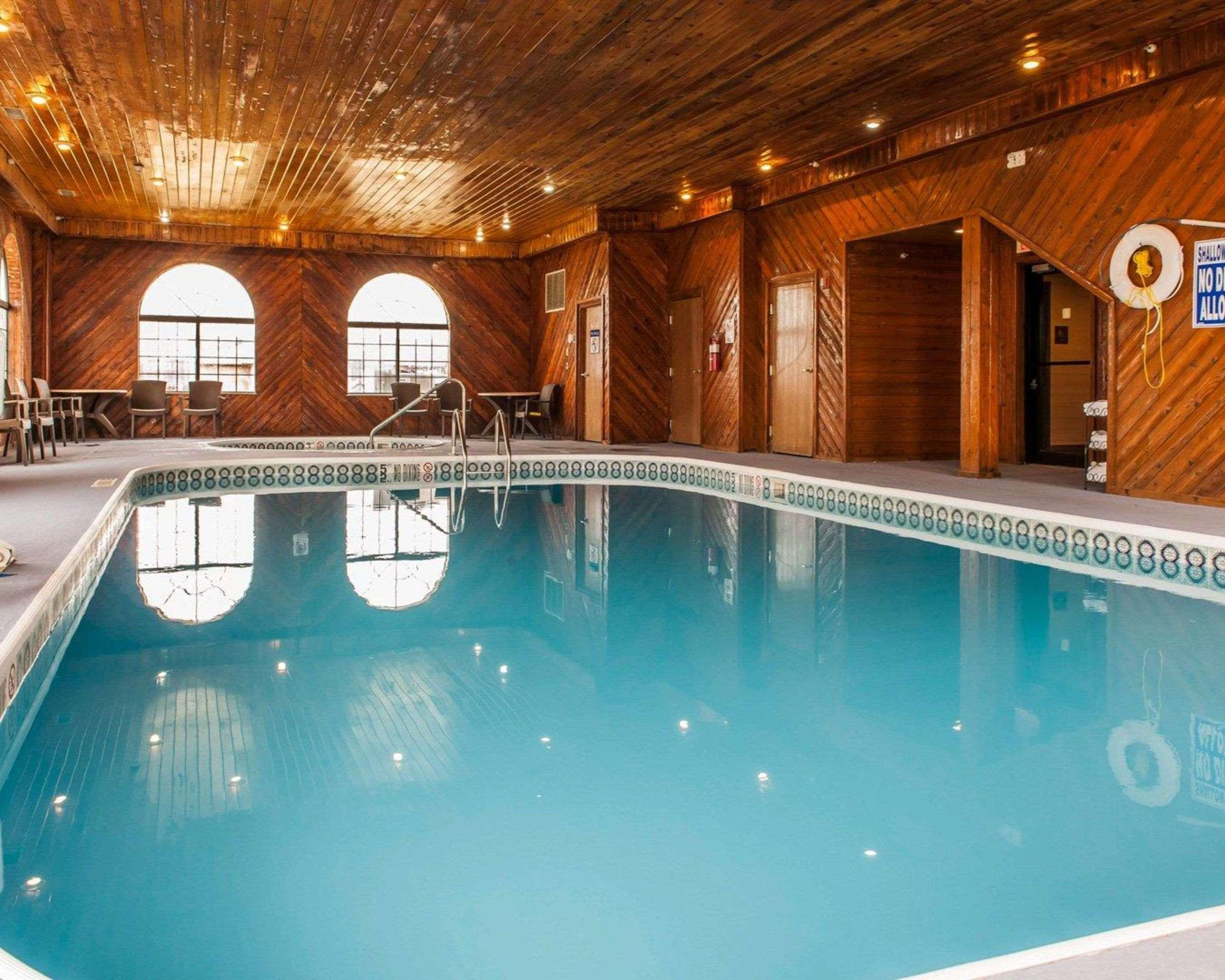 Comfort Inn & Suites Napoleon Экстерьер фото