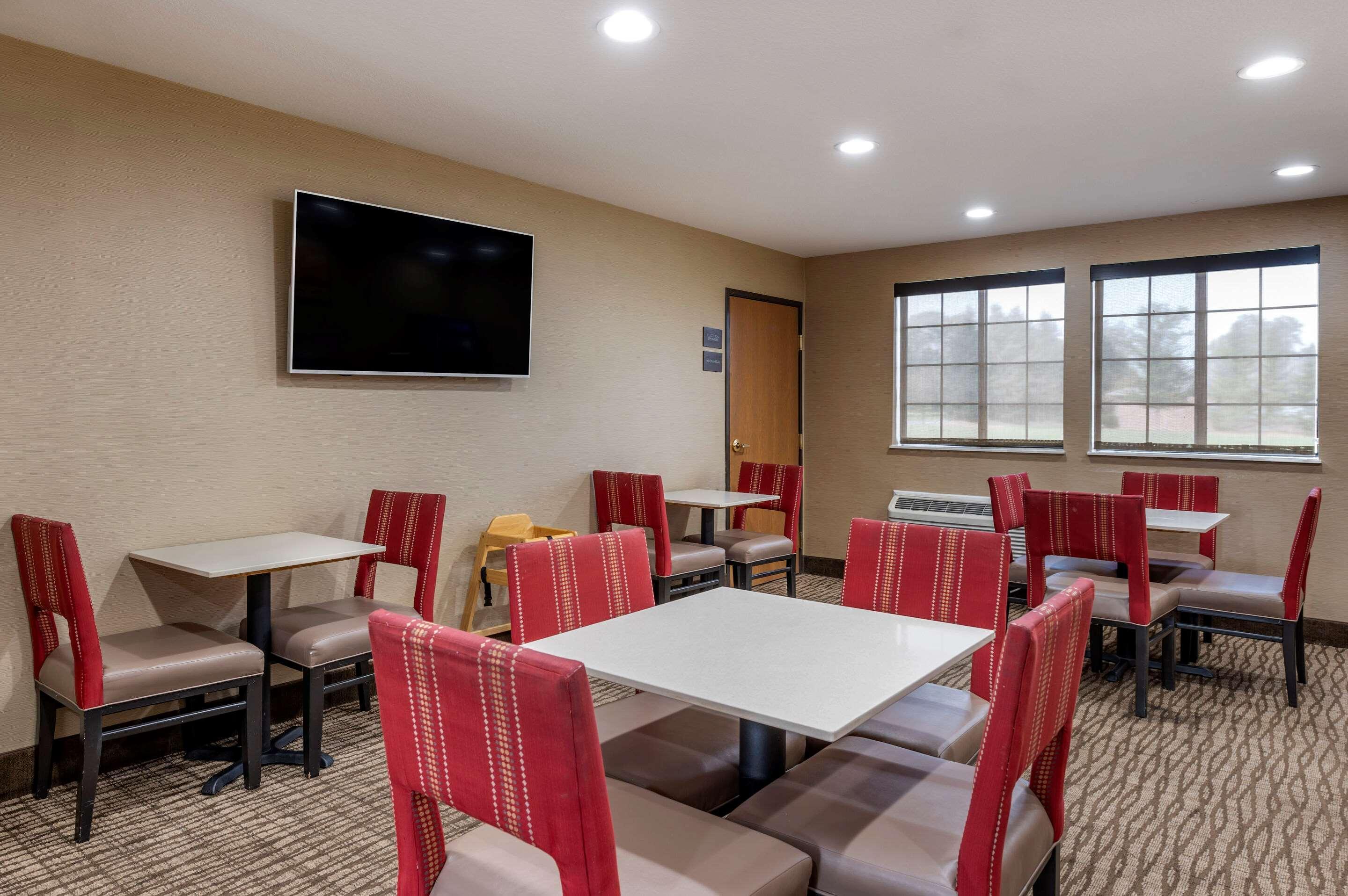 Comfort Inn & Suites Napoleon Экстерьер фото