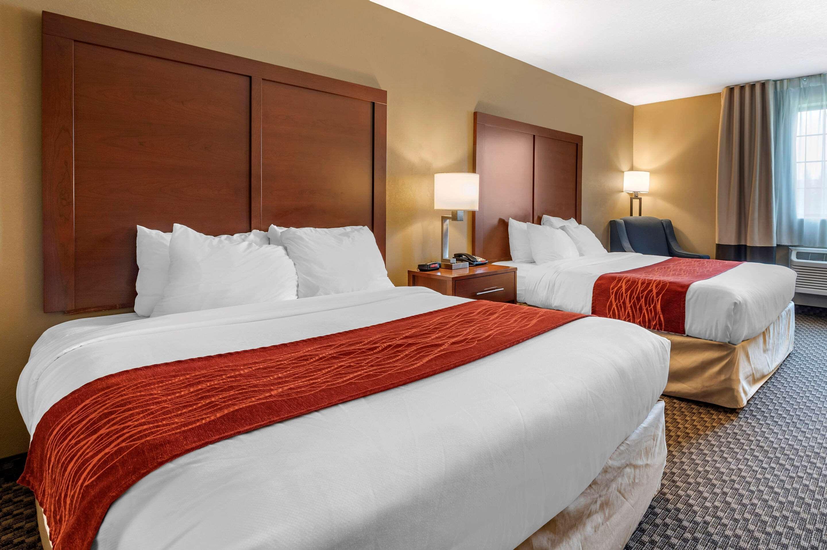 Comfort Inn & Suites Napoleon Экстерьер фото