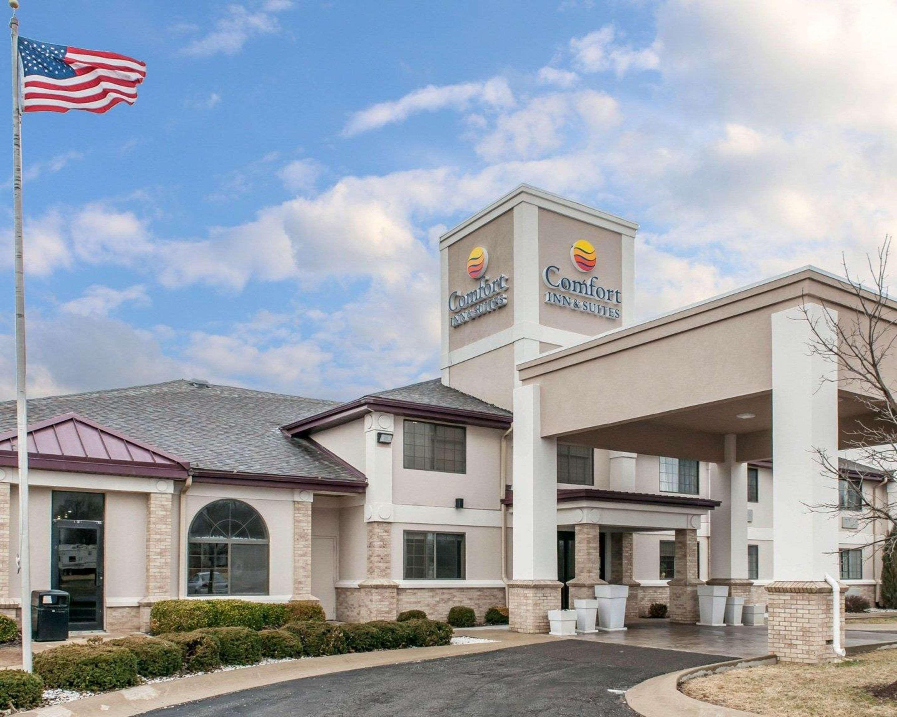 Comfort Inn & Suites Napoleon Экстерьер фото