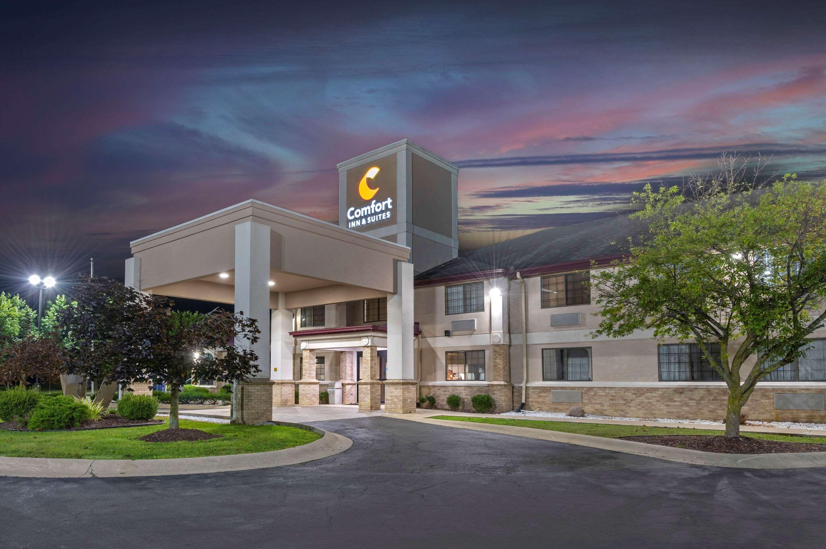 Comfort Inn & Suites Napoleon Экстерьер фото