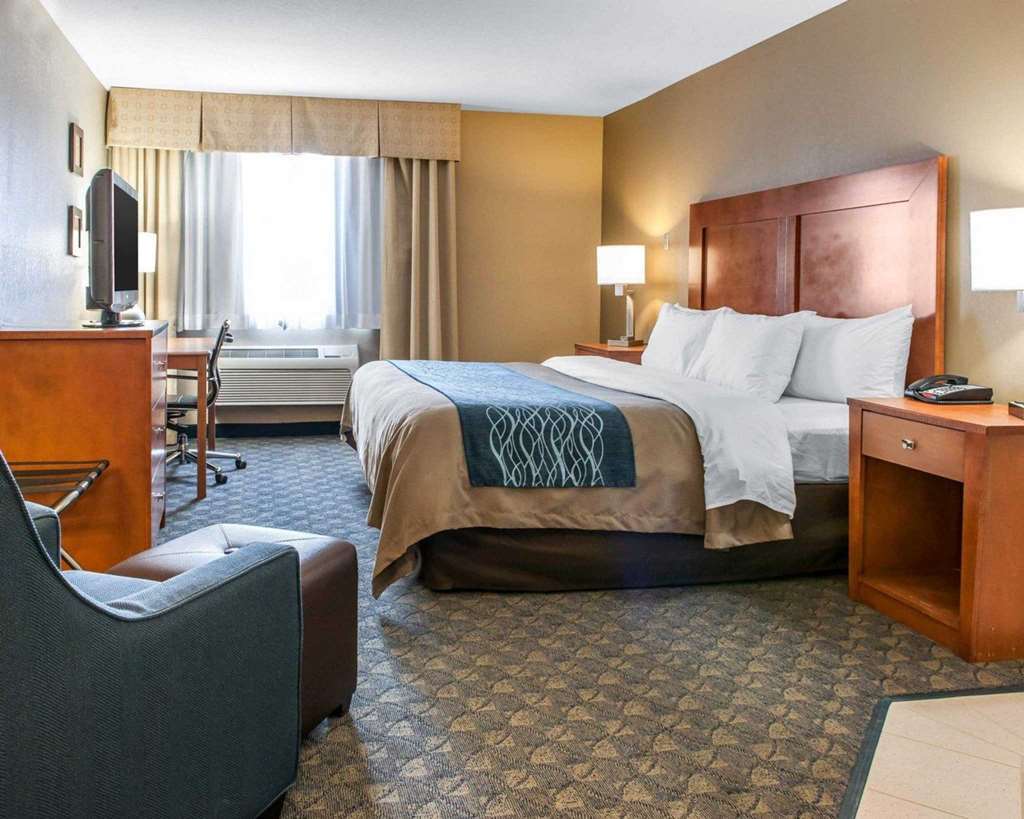 Comfort Inn & Suites Napoleon Номер фото