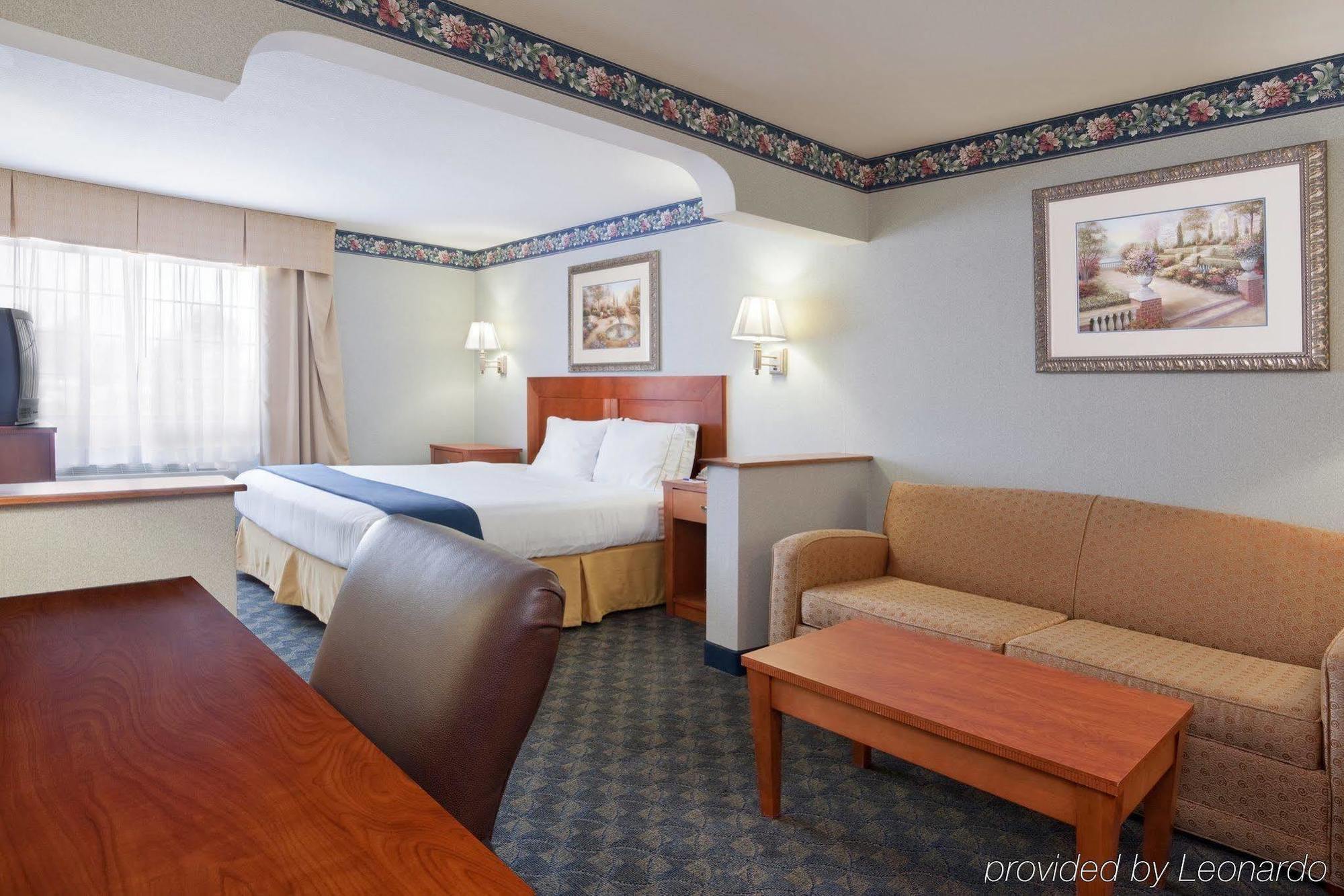 Comfort Inn & Suites Napoleon Номер фото